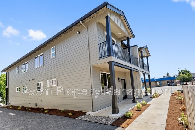 Building Photo - 936 Molalla Ave