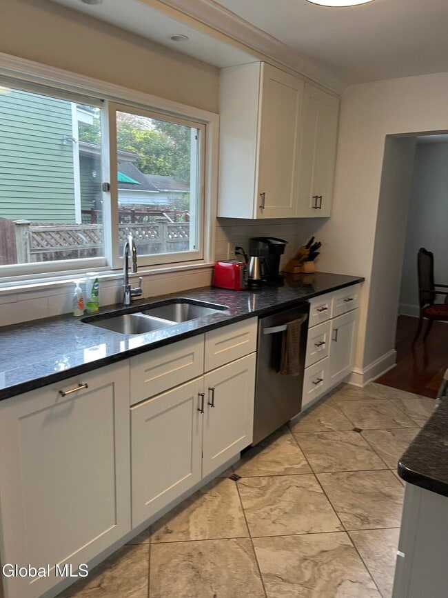 Building Photo - 223 Lake Ave