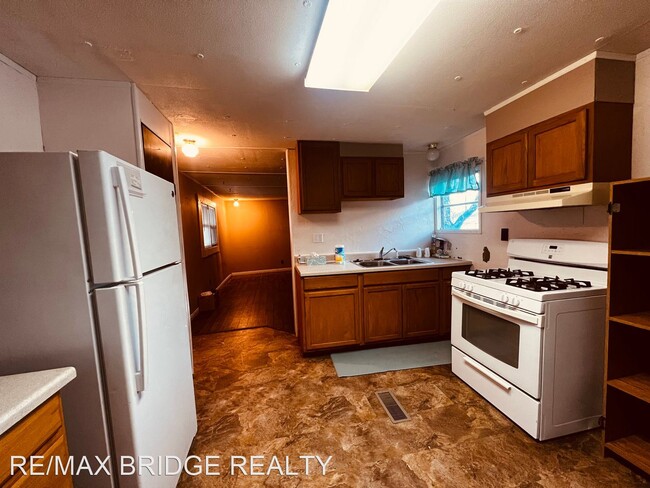 Building Photo - 2 br, 1 bath House - 598 S Fairgrounds Rd