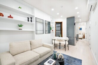 Building Photo - 515 W 48th St