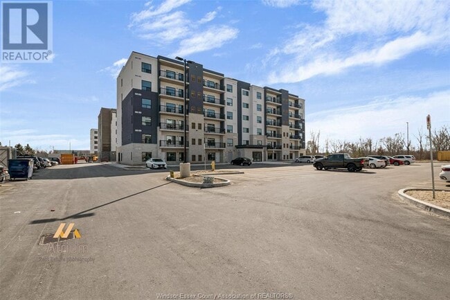 Building Photo - 3290 Stella Crescent