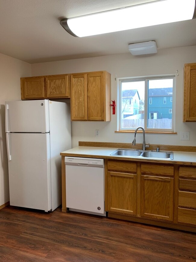 Building Photo - 3 Bdrm, 1 & 1/2 Ba | Muldoon & Tudor area | AVAILABLE NOW!!