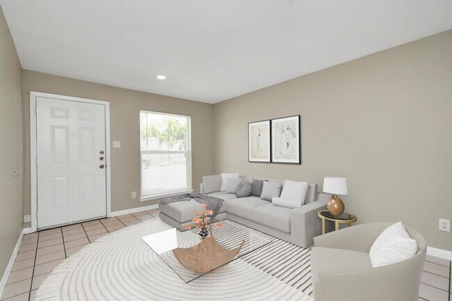 Foto del edificio - 1736 Crestdale Dr