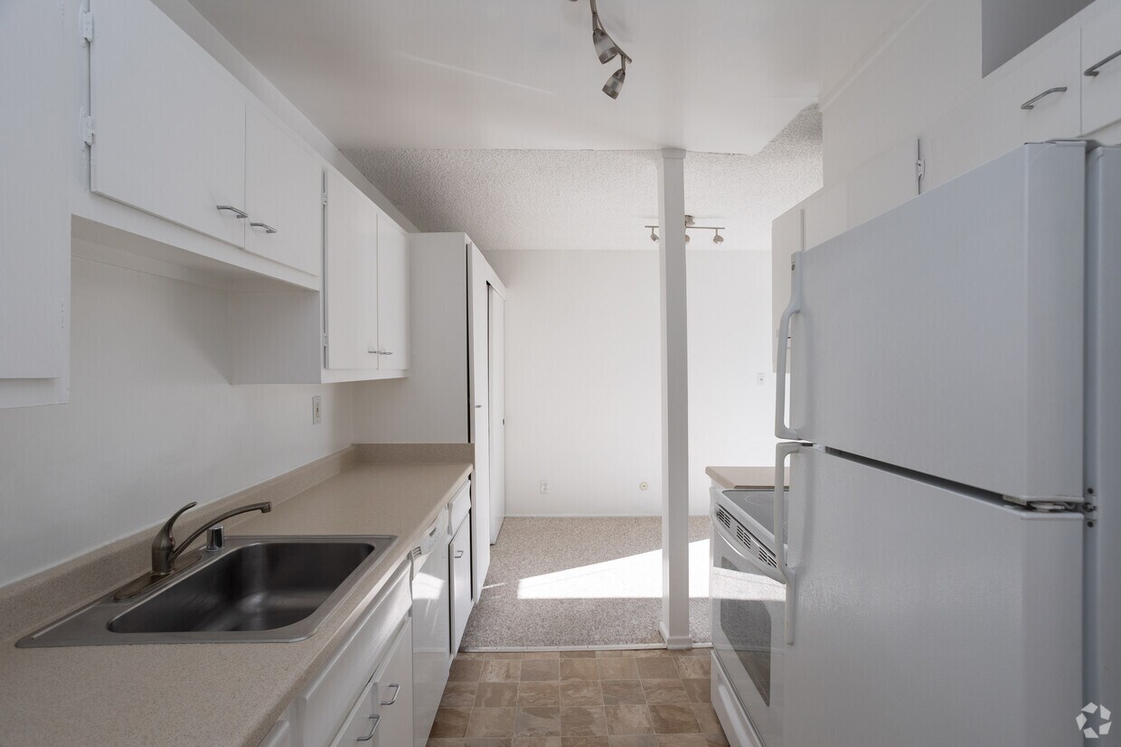 Foto principal - 6315 Primrose Ave