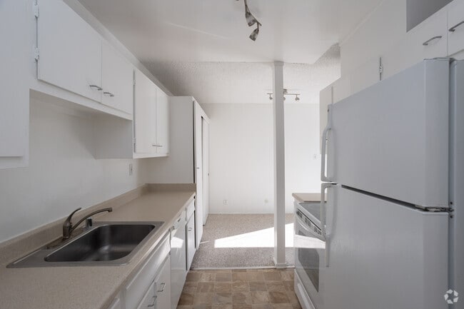 Building Photo - 6315 Primrose Ave