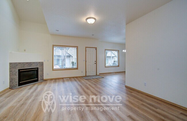 Foto del edificio - At Home in East Vancouver- 1/2 off First Month!