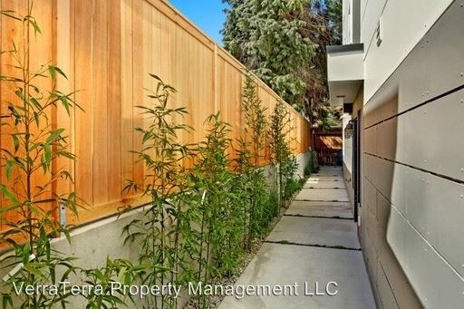 Building Photo - 1126 N 90th St