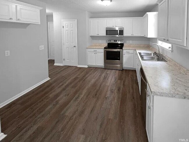 Building Photo - 338 Spearhead Pl
