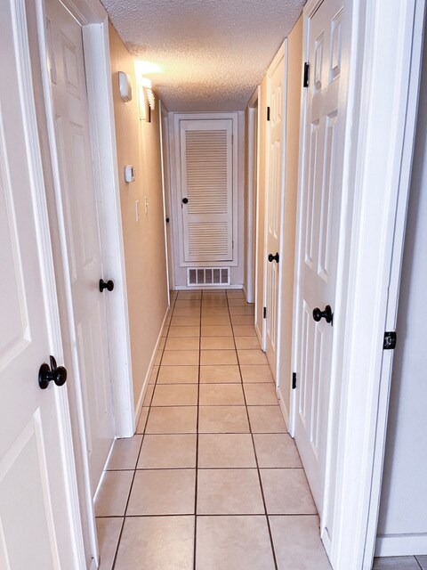 Building Photo - 1817 Ed White Way