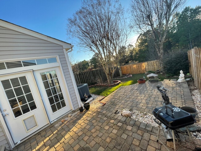 Building Photo - 4036 Holly Villa Cir