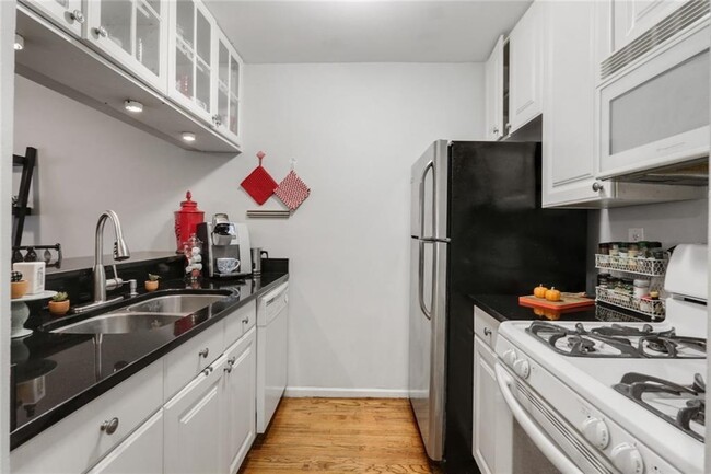 Building Photo - 209 14th St NE