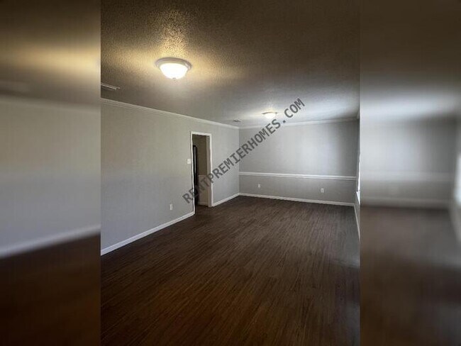 Building Photo - 303 Beaconsfield Rd
