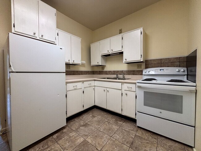 Building Photo - Uptown Apartments