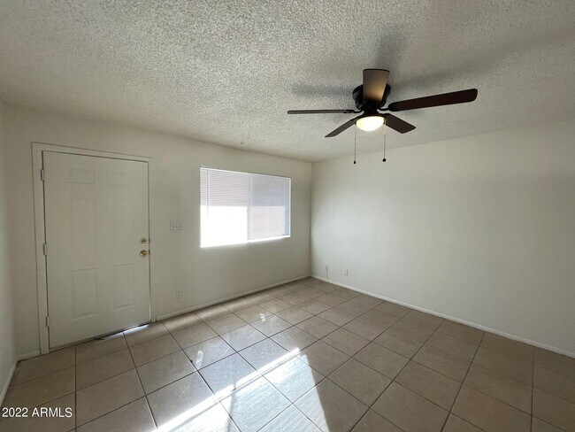 Foto del edificio - 7312 W Desert Cove Ave