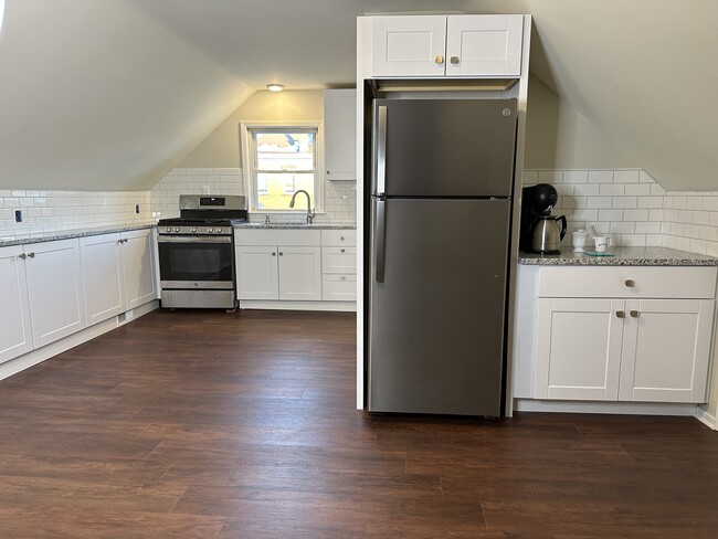 Newly renovated kitchen - 636 Ringwood Ave