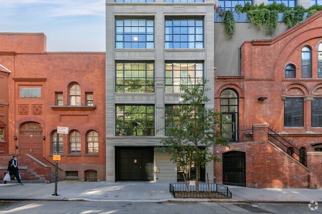 Building Photo - 124 W 16th St