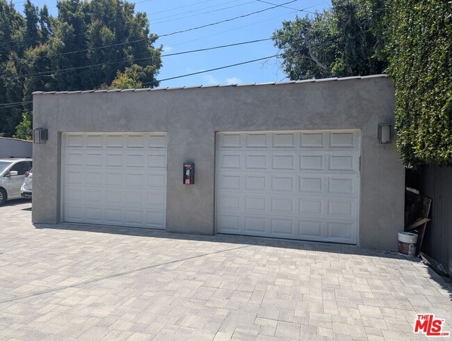 Building Photo - 807 Croft Ave