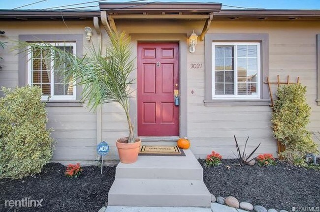 Building Photo - 2 br, 1 bath House - 3021 Curran Ave