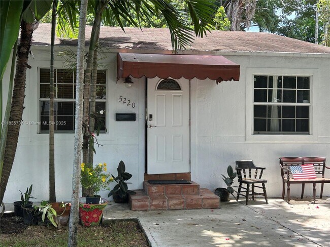 Foto del edificio - 5220 SW 5th St