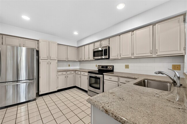 Foto del edificio - 1010 Thoreau Ct