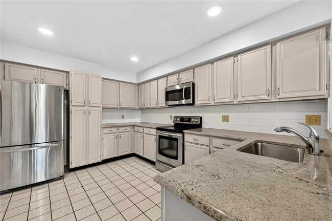 Building Photo - 1010 Thoreau Ct