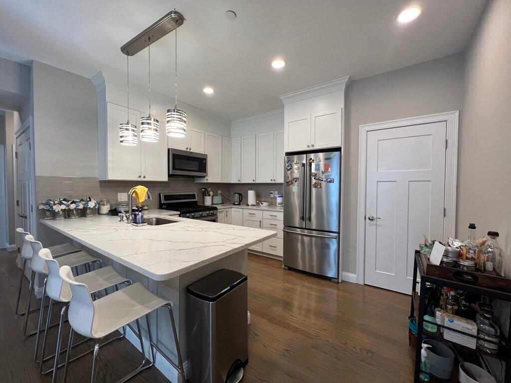Foto principal - 966 Hyde Park Ave