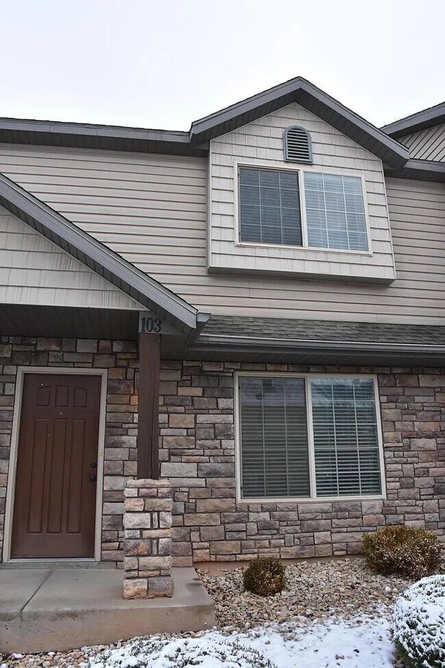 Building Photo - 340 1425 N St