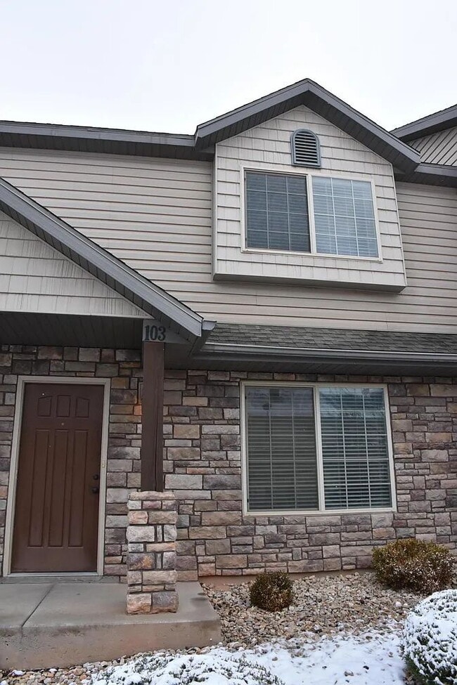 Building Photo - 340 1425 N St