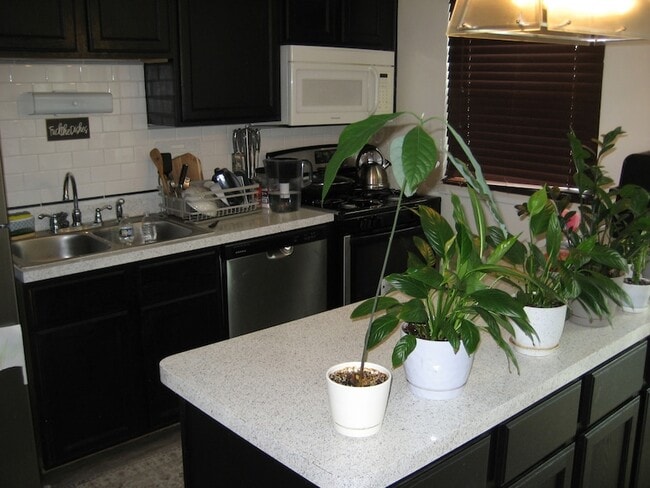 Building Photo - 1980 Huntington Blvd