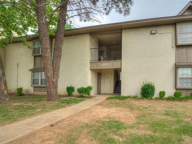 Foto del edificio - 1725 E Lindsey St