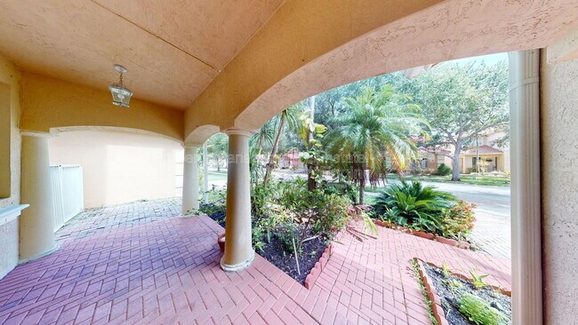 Foto del edificio - 6786 Aliso Ave