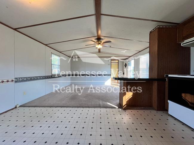 Building Photo - Lovely 2 BED/2 BATH home with OPEN FLOORPL...