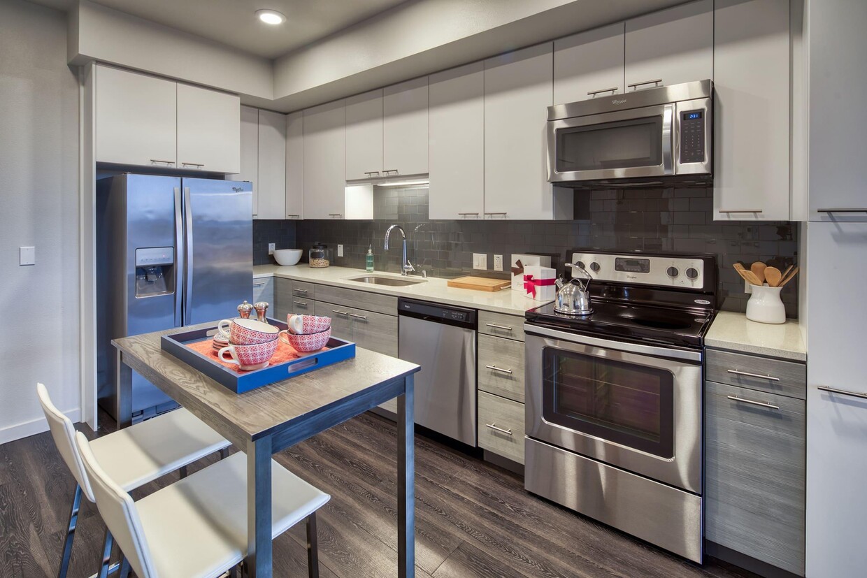 Primary Photo - EVIVA Midtown Apartments