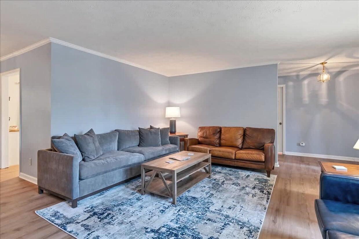 Primary Photo - 150 Surry Cir N