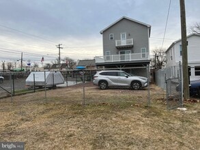 Building Photo - 802 Sixth Ave