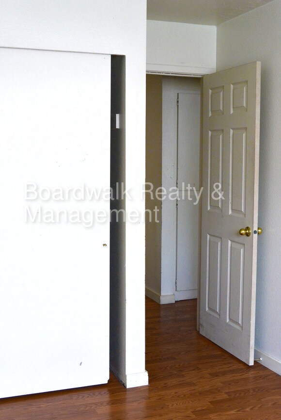 Building Photo - 350 S 700 E