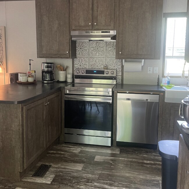 Foto del edificio - 339 Red Briar Ln