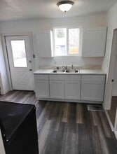 Building Photo - 610 Custer St Building Photo - 610 Custer St