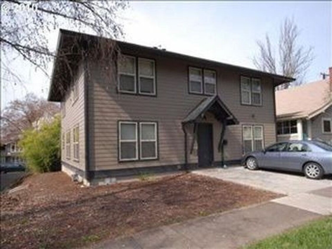 Primary Photo - Large Campus House on 19th and Harris one ...