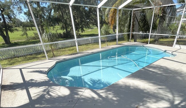 Foto del edificio - Entertainers Dream Home! 3 bedroom, 3 bath...