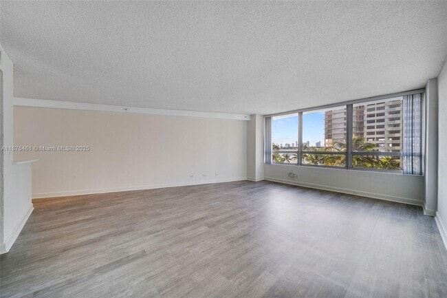 Foto del edificio - 1500 Bay Rd