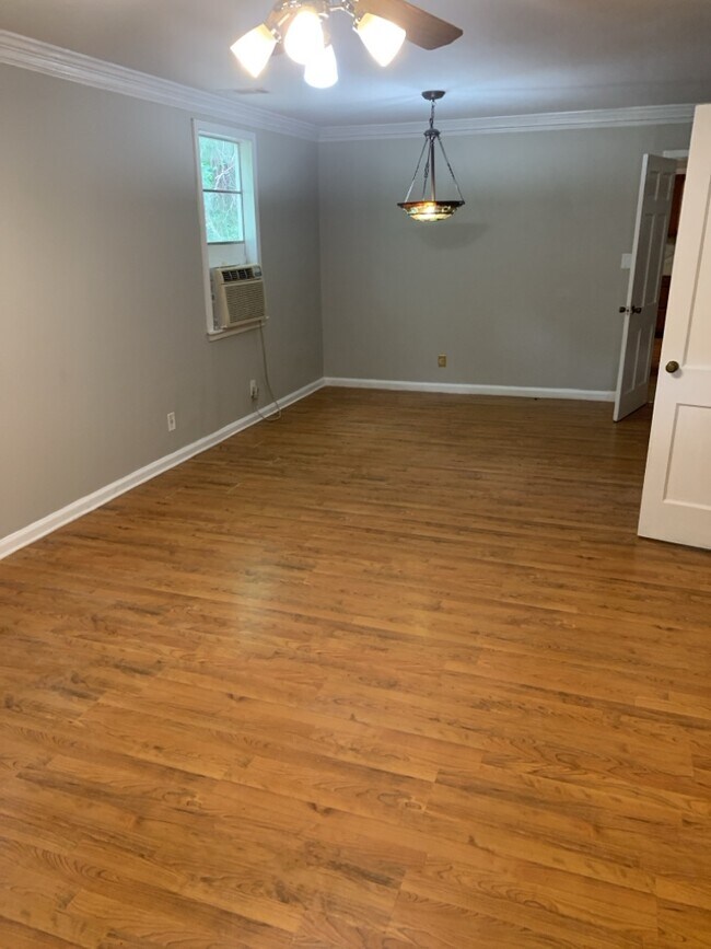 Building Photo - 2041 Mona Lisa Dr