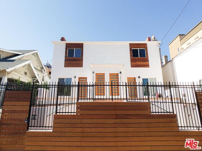 Foto del edificio - 2953 Francis Ave