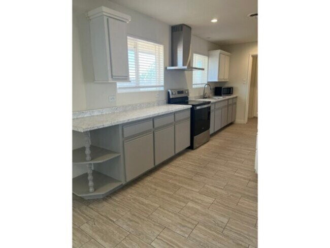 Foto del edificio - 3 bedroom 2 bathroom newly remodeled