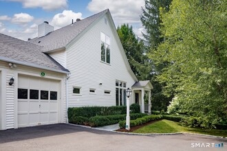 Building Photo - 5 Great Elm Dr