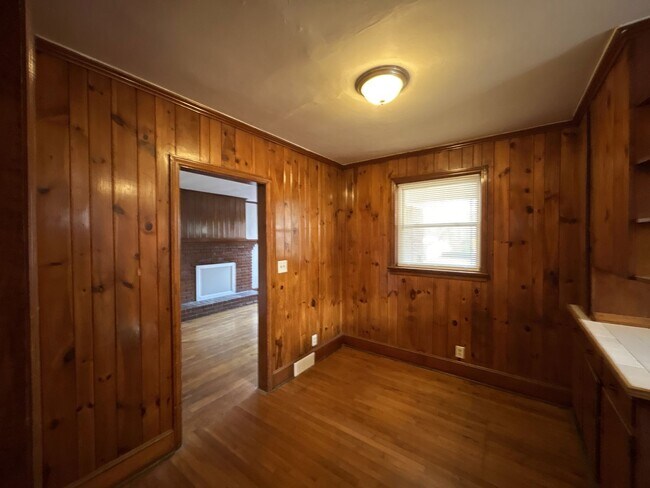 Foto del edificio - T.R. Lawing Realty Property