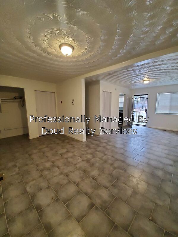Foto del edificio - 6420 Faraday Ct