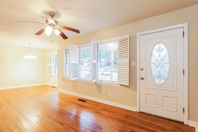 Building Photo - Charming 3-Bedroom Irondale Home