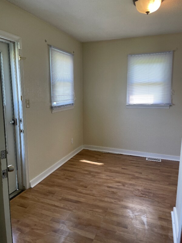 Building Photo - 213 Spring Dr
