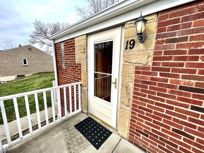Foto del edificio - Coraopolis - 3 Bedroom, 1 Bath - Charming ...